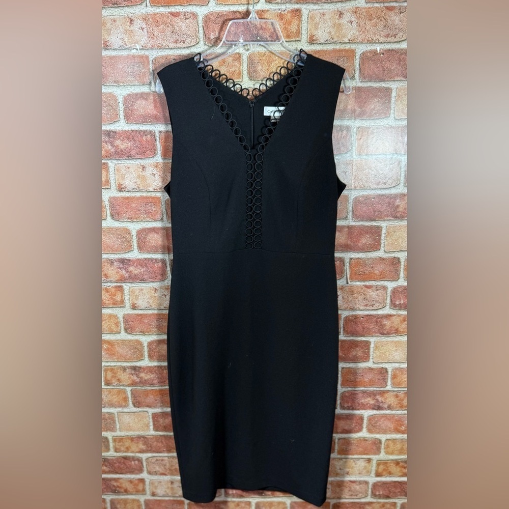 Classic elegant v neck fitted sleeveless little Black dress by Calvin Klein 6